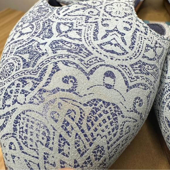 TOMS Jutti T-Strap Blue Tiles Suede Print Pointed Toe Flats Dorsay Size 6.5 - Picture 5 of 10